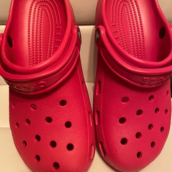 Crocs Red - Picture 1 of 3